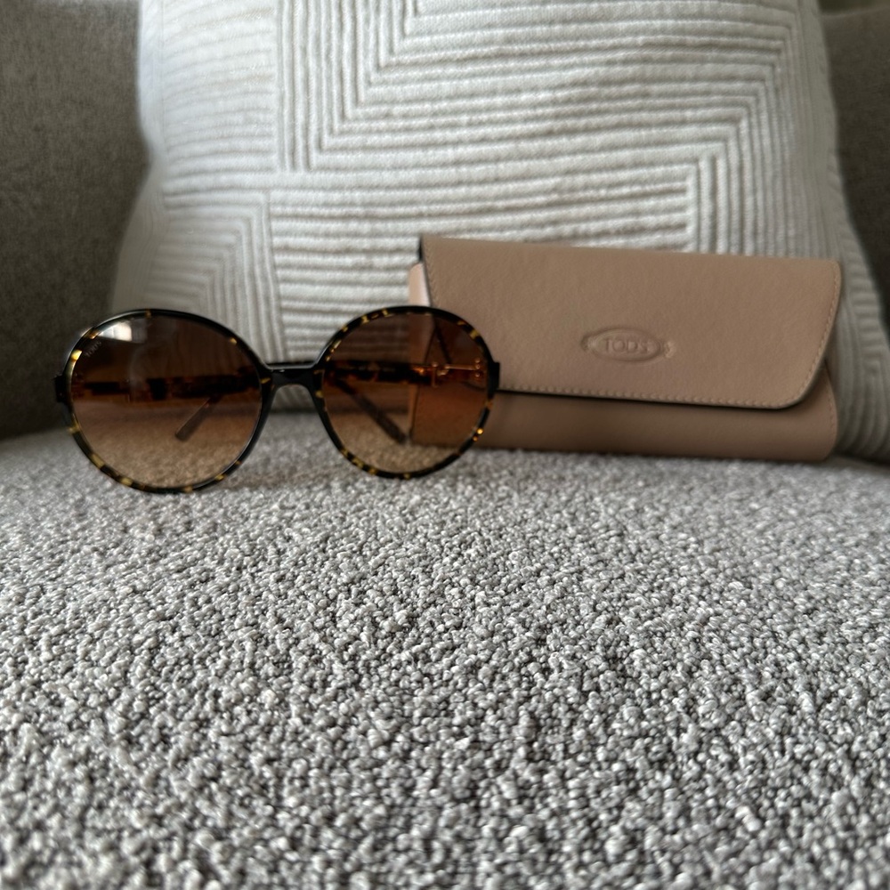 Tod's Women's Tortoise Sunglasses NEW, NO SCRATCHES OR BLEMISHES